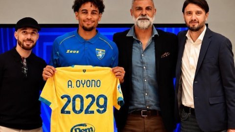 Serie A : Anthony Oyono prolongé jusqu'en 2029 par Frosinone 