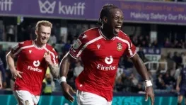 Championship : Jacques Ekomié provoque le but victorieux de Wrexham face à Southampton 